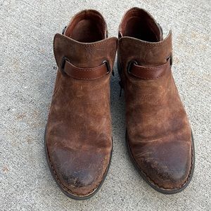 Born ankle boot with inside zipper